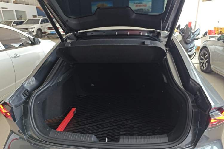 Used CHANGAN UNI-V 2023 1.5T Prestige Model Trunk