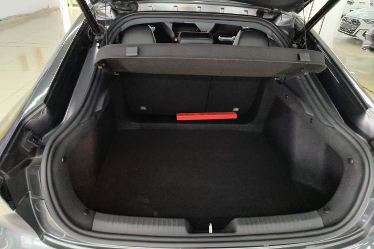 Used CHANGAN UNI-V 2023 1.5T Prestige Model Trunk