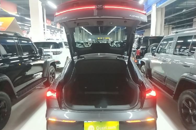 Used CHANGAN UNI-V 2023 1.5T Prestige Model Trunk