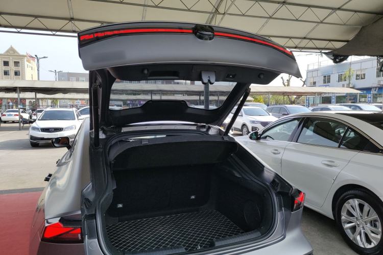 Used CHANGAN UNI-V 2023 2.0T Leading-Speed Edition Trunk