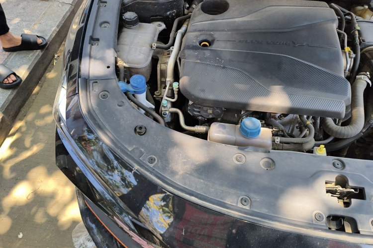 Used CHANGAN UNI-V 2023 1.5T Sport Edition Engine Bay Right
