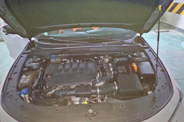 Used CHANGAN UNI-V 2023 2.0T Sport Edition Engine Bay