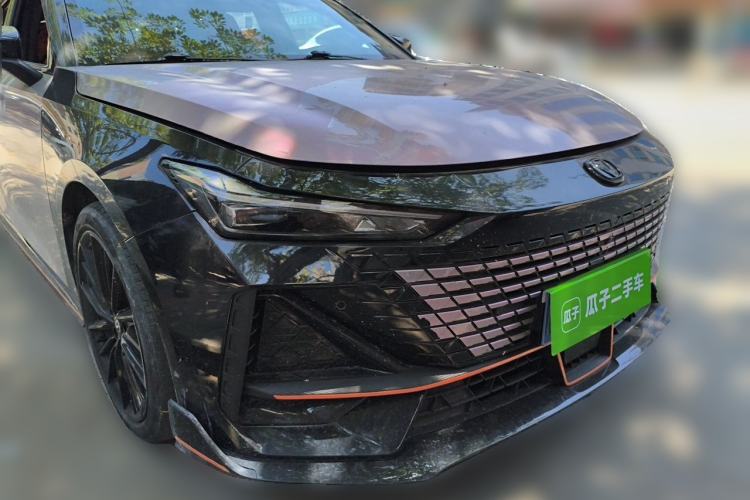 Used CHANGAN UNI-V 2023 1.5T Sport Edition Front Right 45 Deg