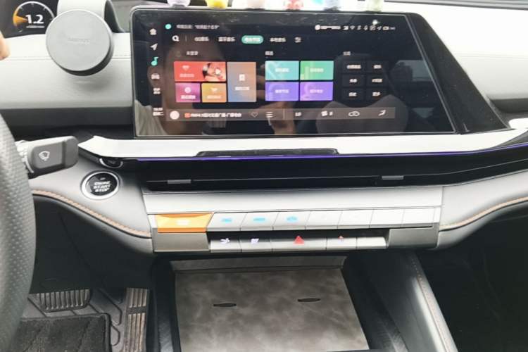 Used CHANGAN UNI-V 2023 1.5T Prestige Model Audio And AC Panel