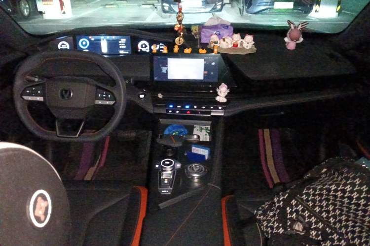Used CHANGAN UNI-V 2023 1.5T Premium Model Center Console