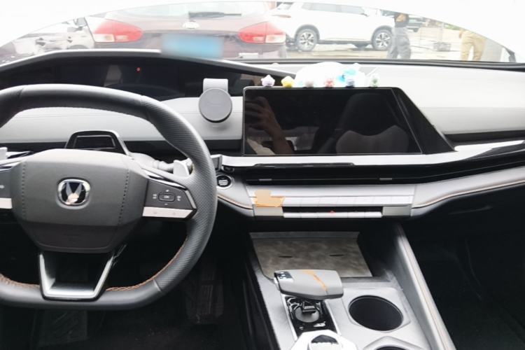 Used CHANGAN UNI-V 2023 1.5T Prestige Model Center Console