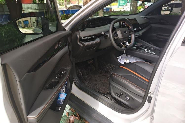 Used CHANGAN UNI-V 2023 1.5T Smart Navigation Version Driver Seat
