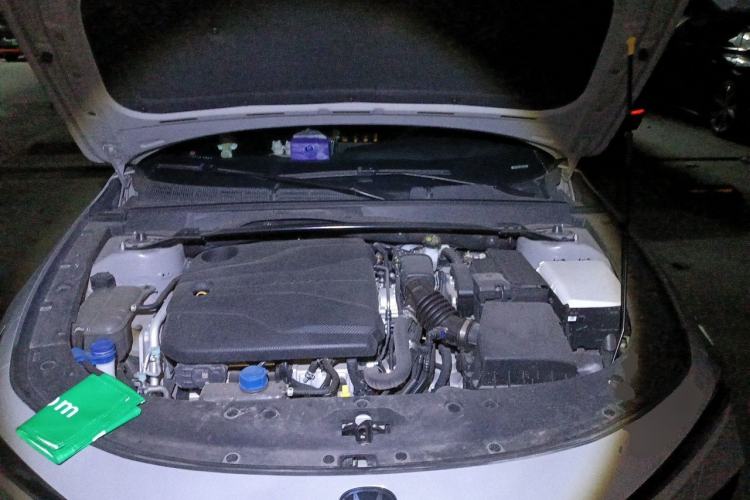 Used CHANGAN UNI-V 2023 1.5T Premium Model Engine Bay