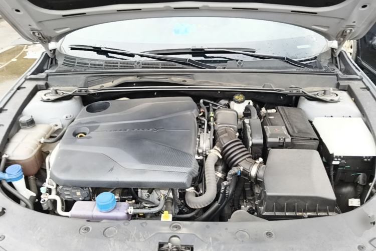 Used CHANGAN UNI-V 2023 1.5T Prestige Model Engine Bay