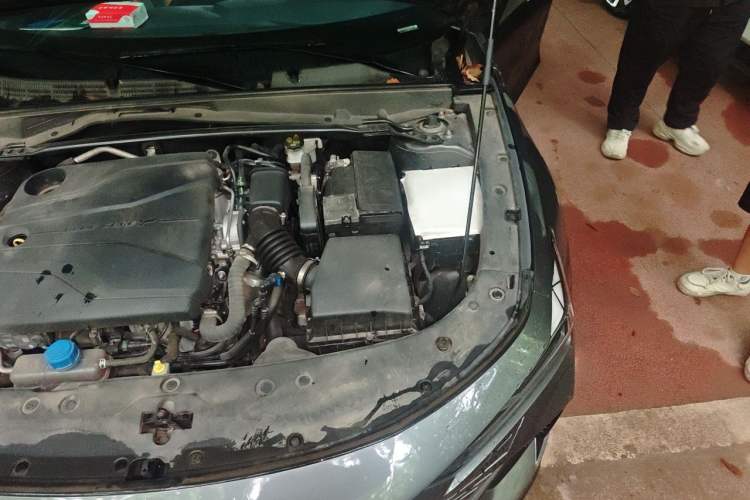 Used CHANGAN UNI-V 2023 1.5T Prestige Model Engine Bay Left