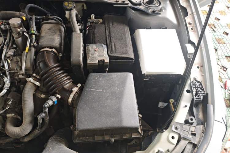 Used CHANGAN UNI-V 2023 1.5T Smart Navigation Version Engine Bay Left