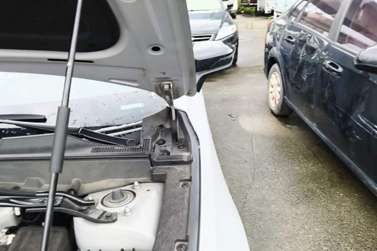 Used CHANGAN UNI-V 2023 1.5T Prestige Model Engine Bay Left