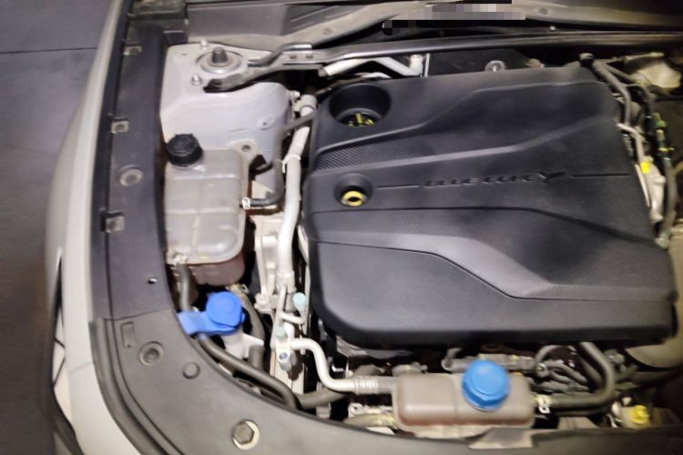 Used CHANGAN UNI-V 2023 1.5T Prestige Model Engine Bay Right