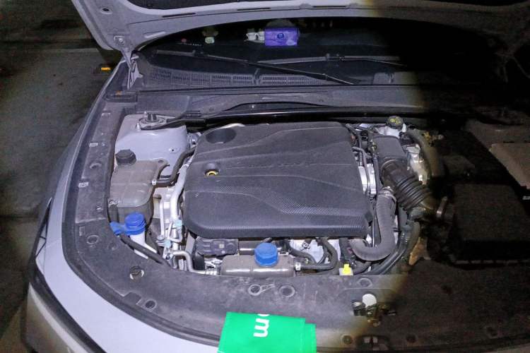 Used CHANGAN UNI-V 2023 1.5T Premium Model Engine Bay Right