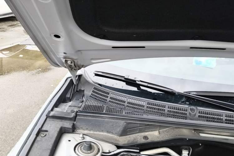 Used CHANGAN UNI-V 2023 1.5T Prestige Model Engine Bay Right