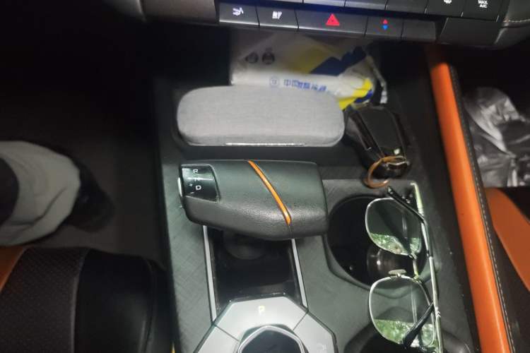 Used CHANGAN UNI-V 2023 1.5T Prestige Model Gear Lever