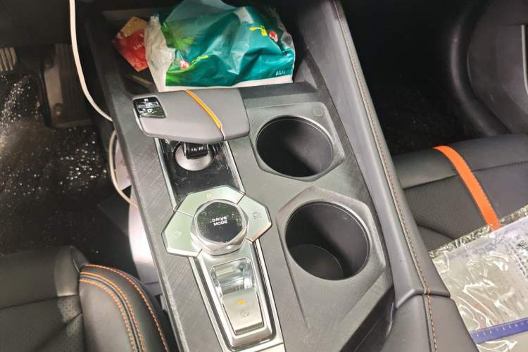 Used CHANGAN UNI-V 2023 1.5T Smart Navigation Version Gear Lever