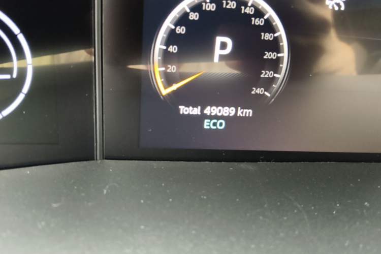 Used CHANGAN UNI-V 2023 1.5T Prestige Model Odometer Close Up