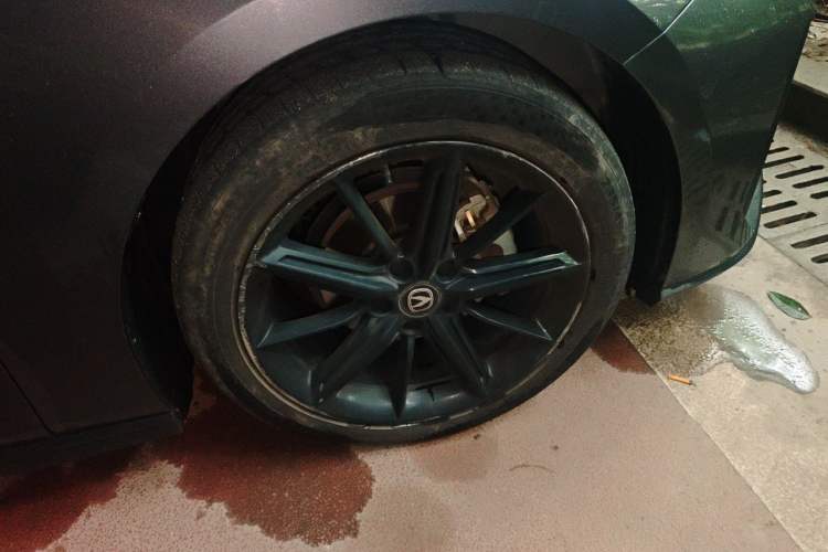 Used CHANGAN UNI-V 2023 1.5T Prestige Model Right Front Wheel Hub
