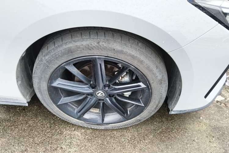 Used CHANGAN UNI-V 2023 1.5T Prestige Model Right Front Wheel Hub