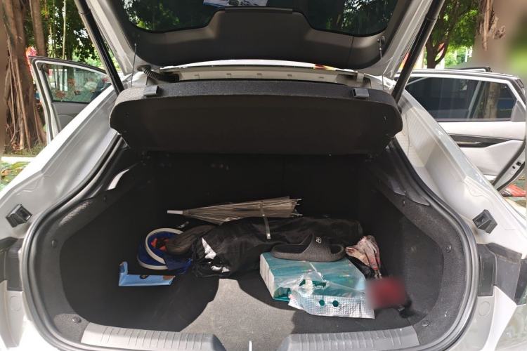Used CHANGAN UNI-V 2023 1.5T Smart Navigation Version Trunk