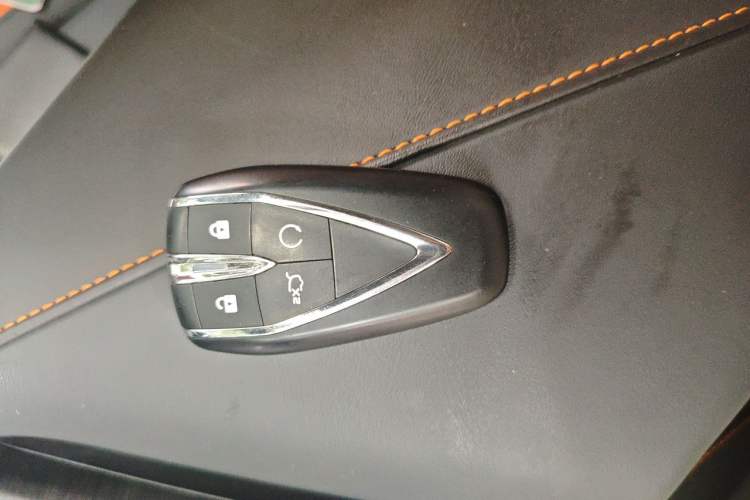 Used CHANGAN UNI-V 2023 1.5T Smart Navigation Version Vehicle Key