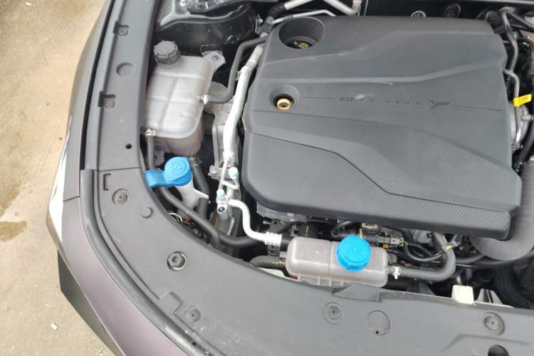 Used CHANGAN UNI-V 2023 1.5T Prestige Model Engine Bay Right