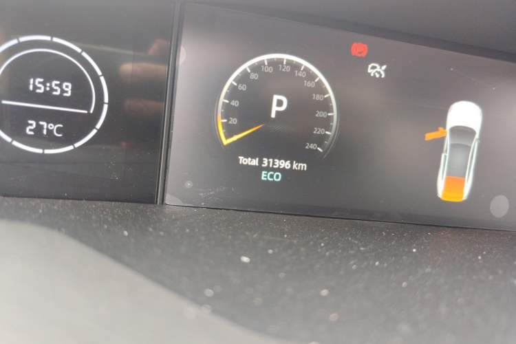 Used CHANGAN UNI-V 2023 1.5T Prestige Model Odometer Close Up