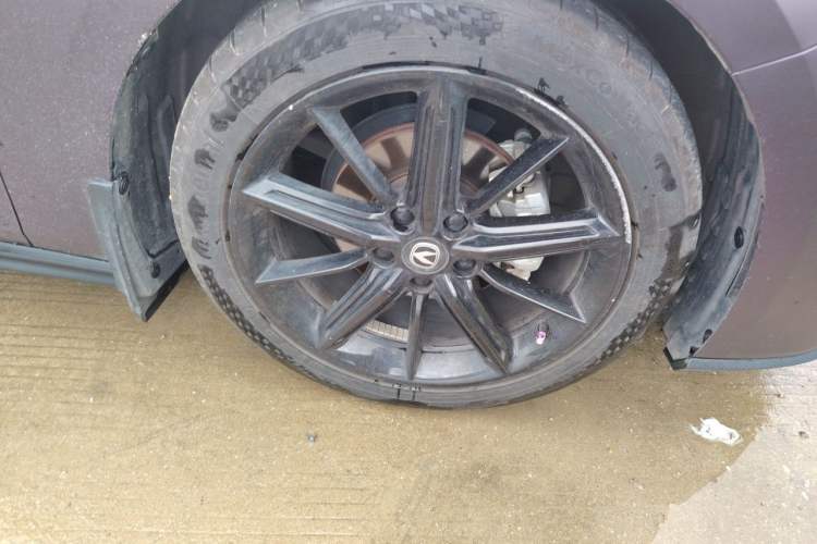 Used CHANGAN UNI-V 2023 1.5T Prestige Model Right Front Wheel Hub