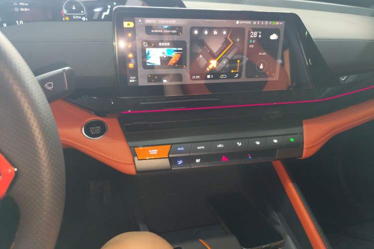 Used CHANGAN UNI-V 2023 2.0T Leading-Speed Edition Audio And AC Panel