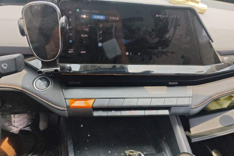 Used CHANGAN UNI-V 2023 1.5T Prestige Model Audio And AC Panel