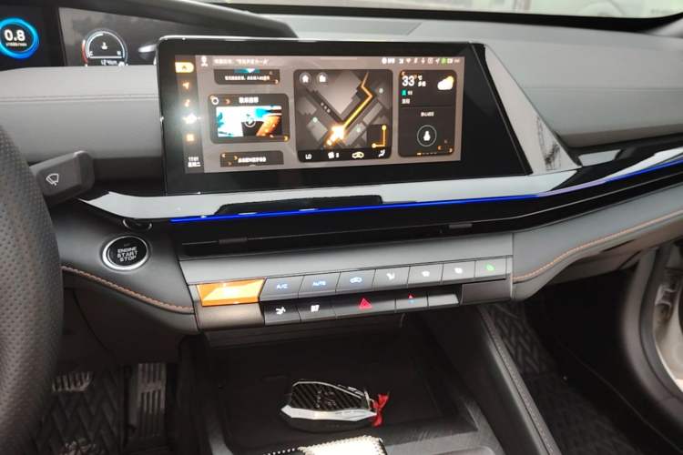 Used CHANGAN UNI-V 2023 1.5T Prestige Model Audio And AC Panel