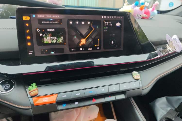 Used CHANGAN UNI-V 2023 1.5T Prestige Model Audio And AC Panel