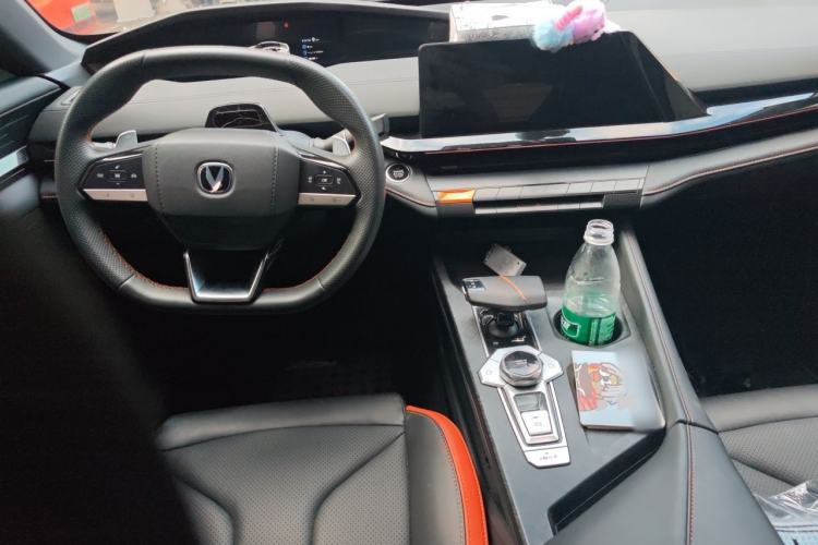 Used CHANGAN UNI-V 2023 1.5T Prestige Model Center Console