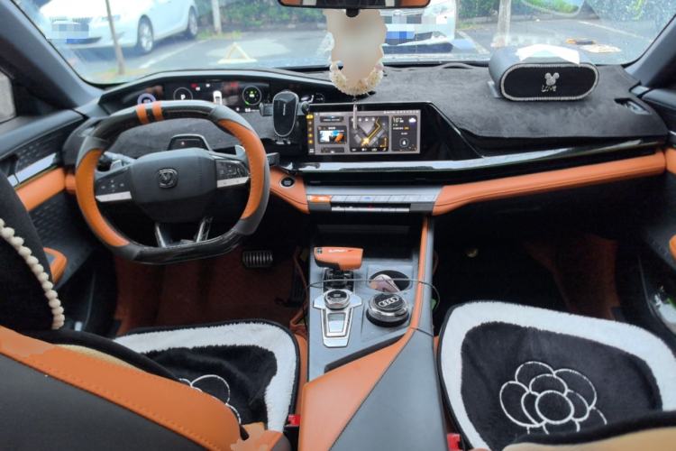 Used CHANGAN UNI-V 2023 1.5T Sport Edition Center Console