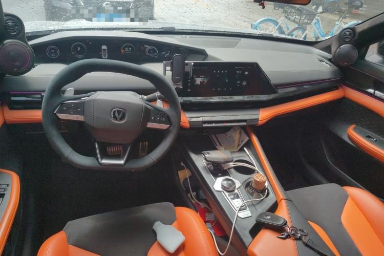 Used CHANGAN UNI-V 2023 2.0T Sport Edition Center Console