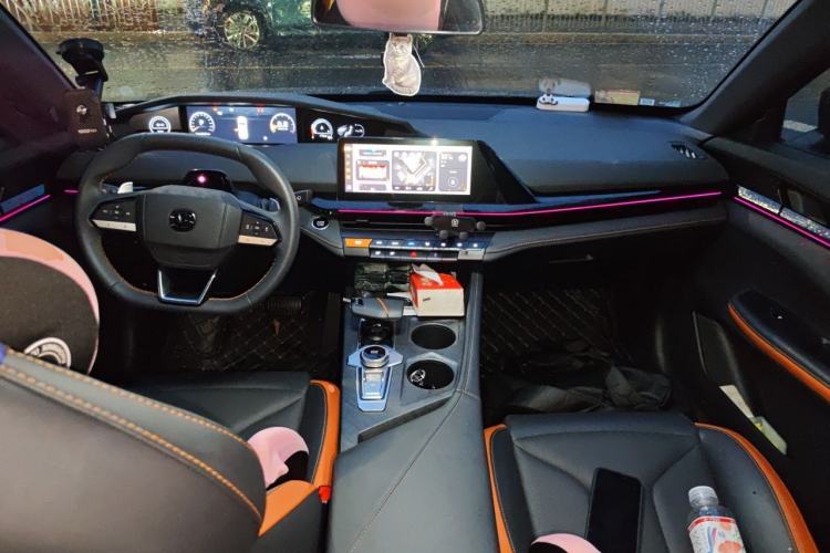 Used CHANGAN UNI-V 2023 1.5T Prestige Model Center Console