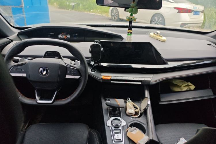 Used CHANGAN UNI-V 2023 1.5T Prestige Model Center Console