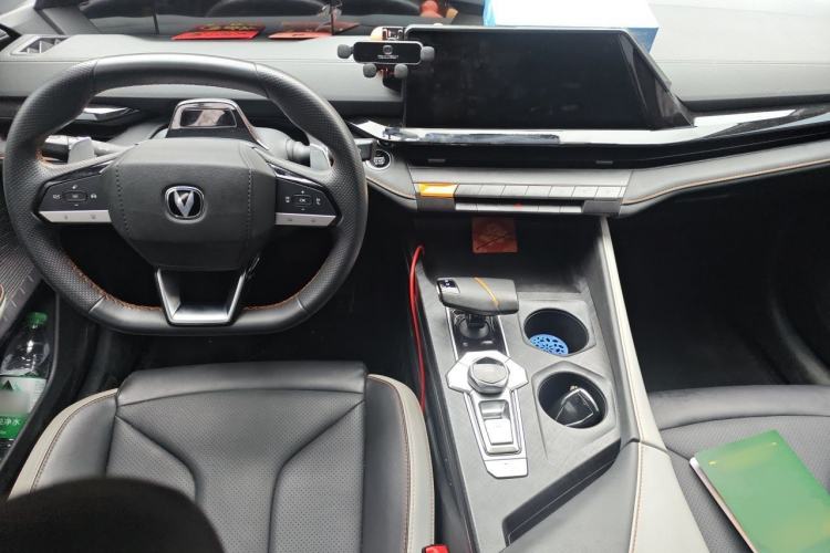 Used CHANGAN UNI-V 2023 1.5T Prestige Model Center Console