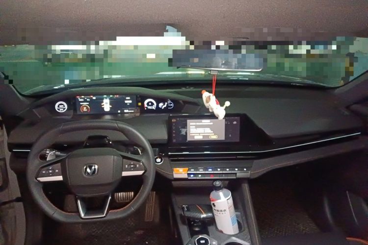 Used CHANGAN UNI-V 2023 2.0T Leading-Speed Edition Center Console