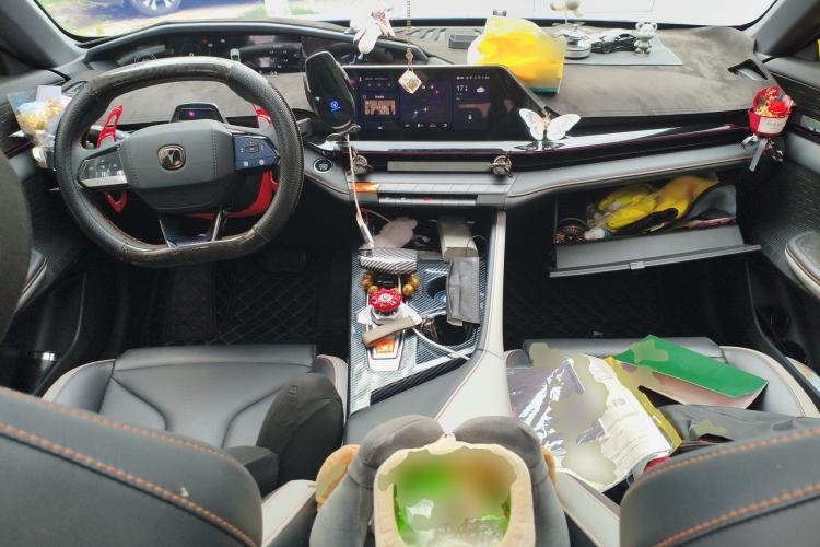 Used CHANGAN UNI-V 2023 1.5T Prestige Model Center Console