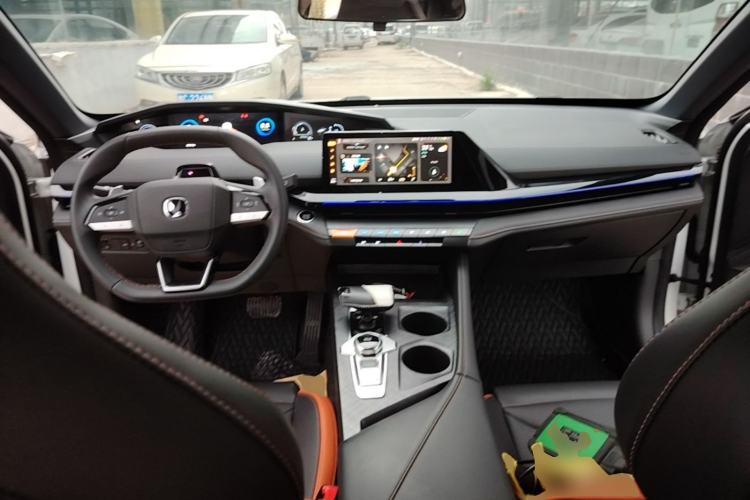 Used CHANGAN UNI-V 2023 1.5T Prestige Model Center Console