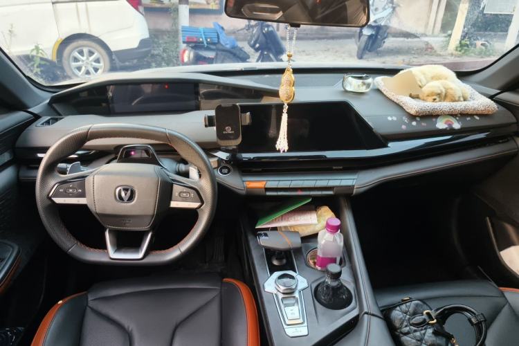 Used CHANGAN UNI-V 2023 1.5T Prestige Model Center Console