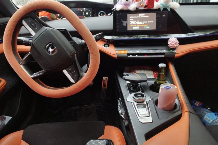 Used CHANGAN UNI-V 2023 1.5T Sport Edition Center Console