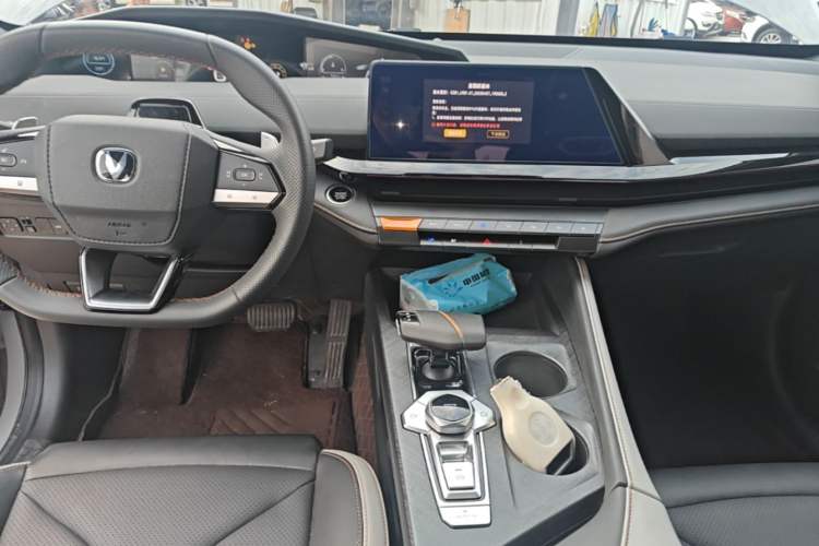 Used CHANGAN UNI-V 2023 1.5T Prestige Model Center Console