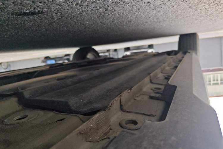 Used CHANGAN UNI-V 2023 1.5T Prestige Model Chassis Front Right