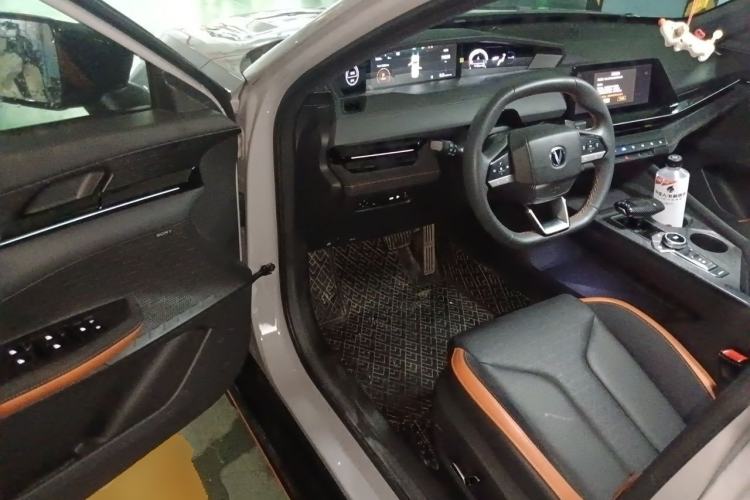 Used CHANGAN UNI-V 2023 2.0T Leading-Speed Edition Driver Seat