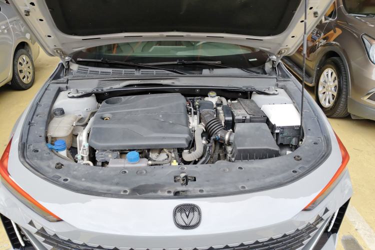 Used CHANGAN UNI-V 2023 1.5T Prestige Model Engine Bay
