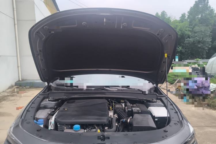 Used CHANGAN UNI-V 2023 1.5T Sport Edition Engine Bay