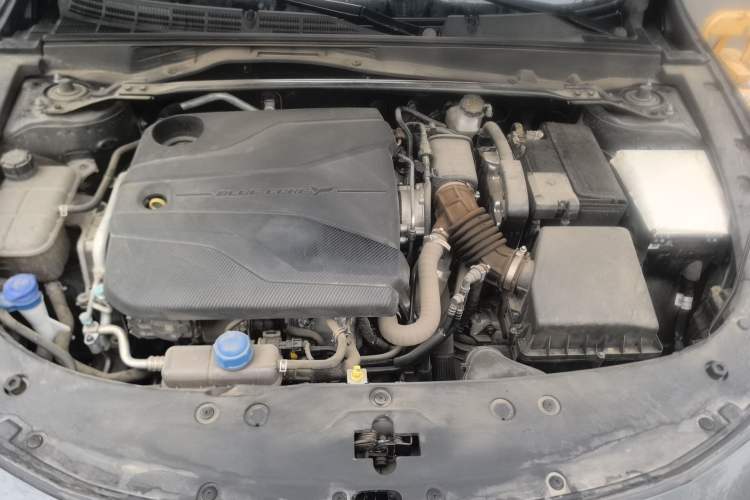 Used CHANGAN UNI-V 2023 1.5T Sport Edition Engine Bay